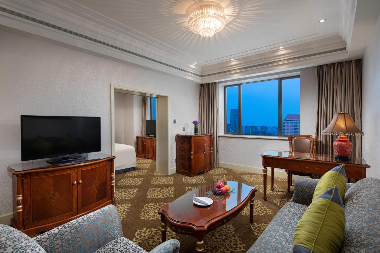 Crowne Plaza Shanghai Nanjing Road By Ihg ภายนอก รูปภาพ A suite at the hotel