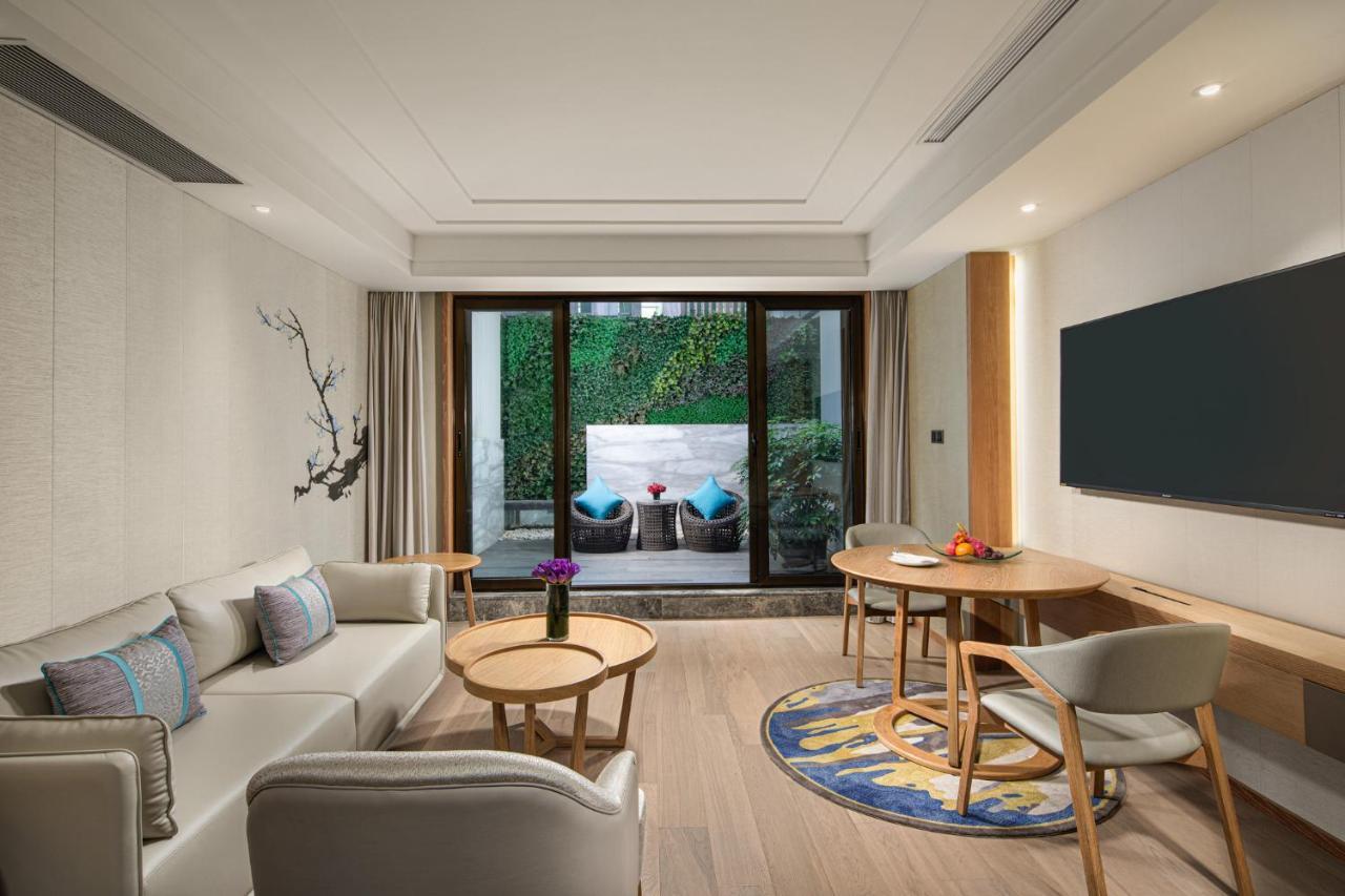Crowne Plaza Shanghai Nanjing Road By Ihg ภายนอก รูปภาพ A suite at the hotel