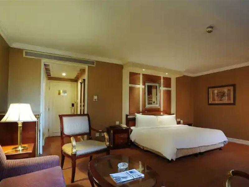Crowne Plaza Shanghai Nanjing Road By Ihg ภายนอก รูปภาพ A room at the hotel