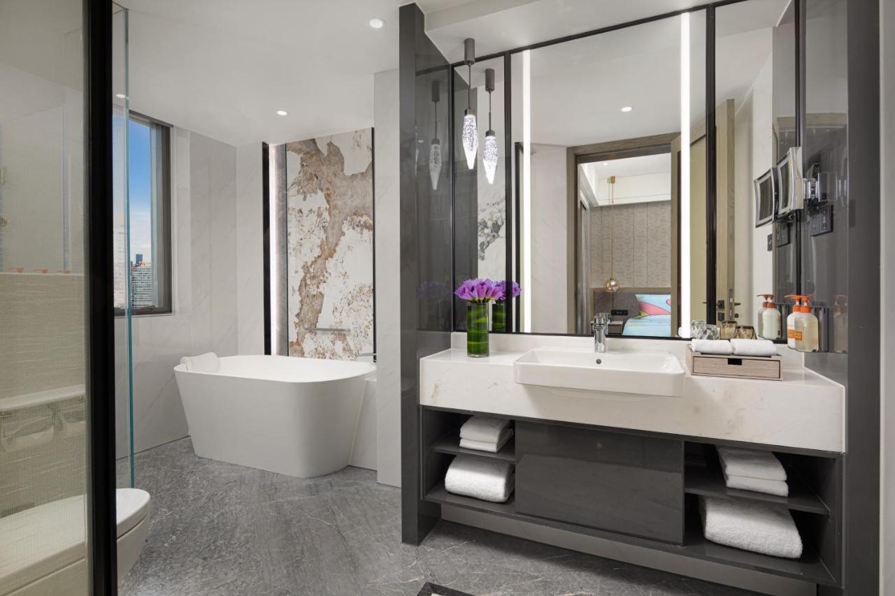 Crowne Plaza Shanghai Nanjing Road By Ihg ภายนอก รูปภาพ Bathroom