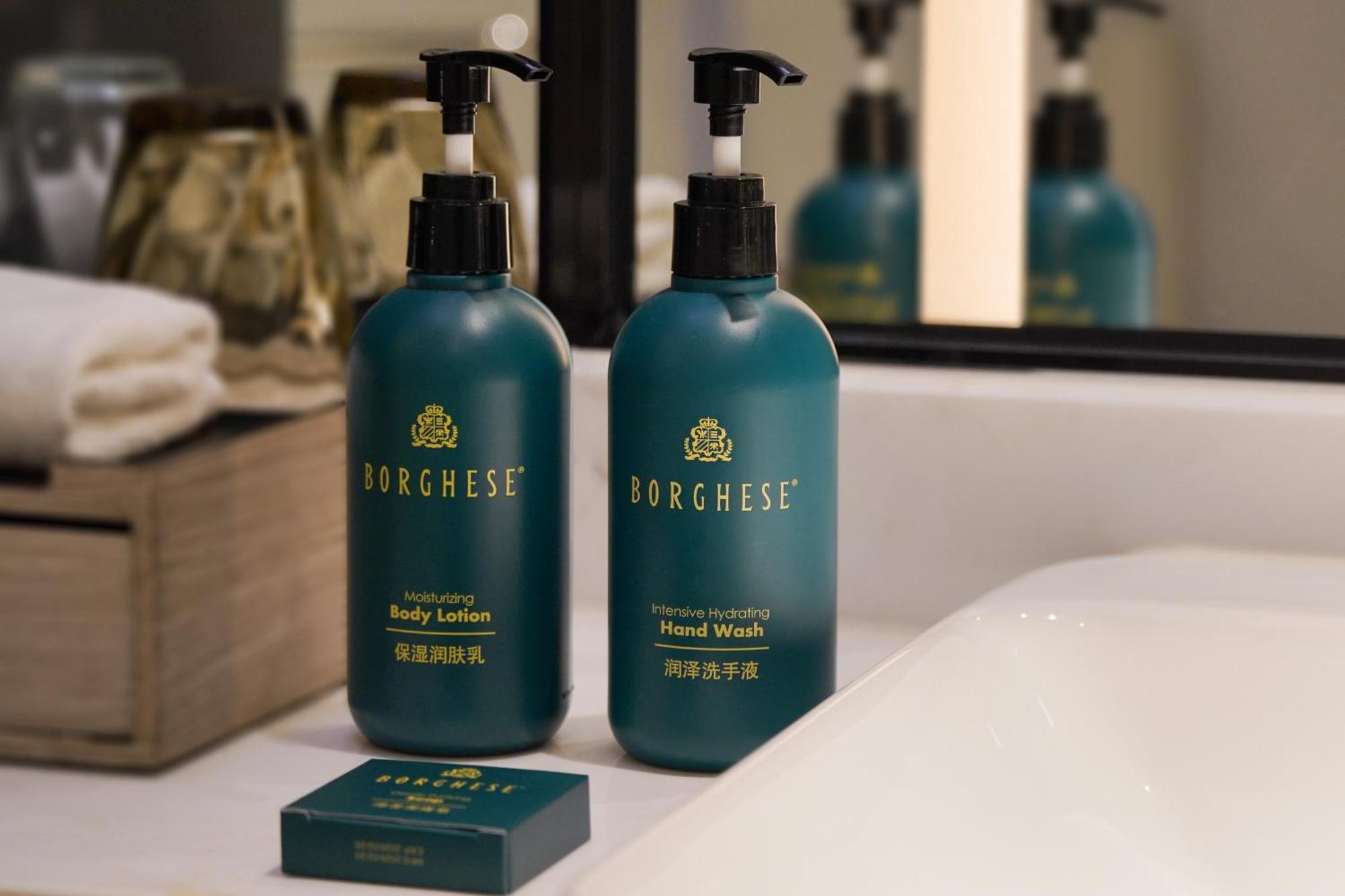 Crowne Plaza Shanghai Nanjing Road By Ihg ภายนอก รูปภาพ Borghese products
